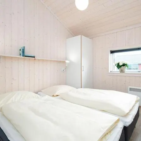 Spacious Near Seabeach *