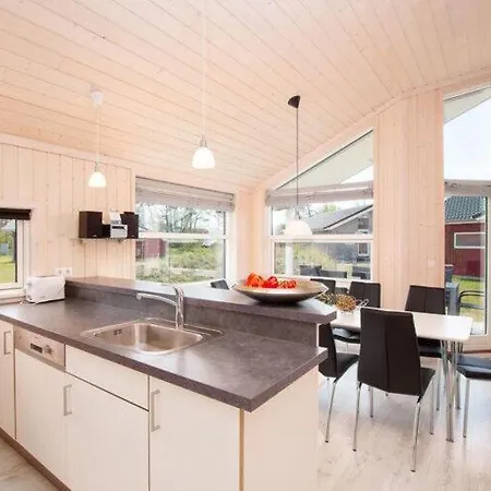 Spacious Near Seabeach 아파트